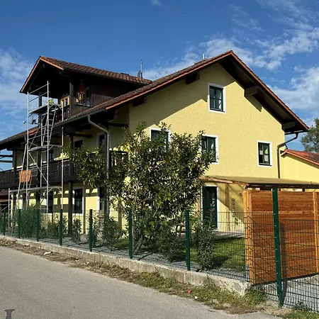 Landgut Rosenau Mamming